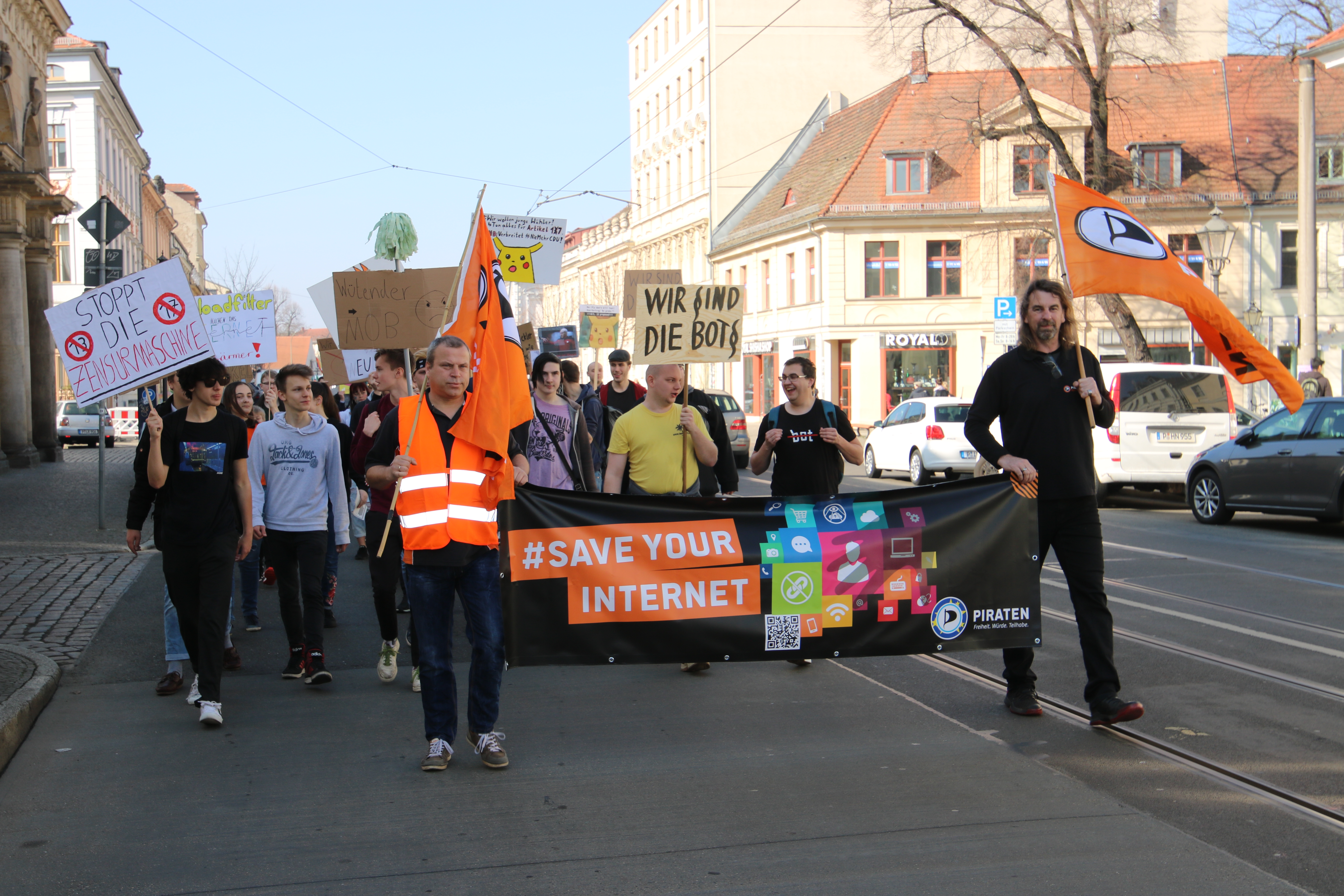 Bots beim Demonstrieren am 23.03.2019 in Potsdam